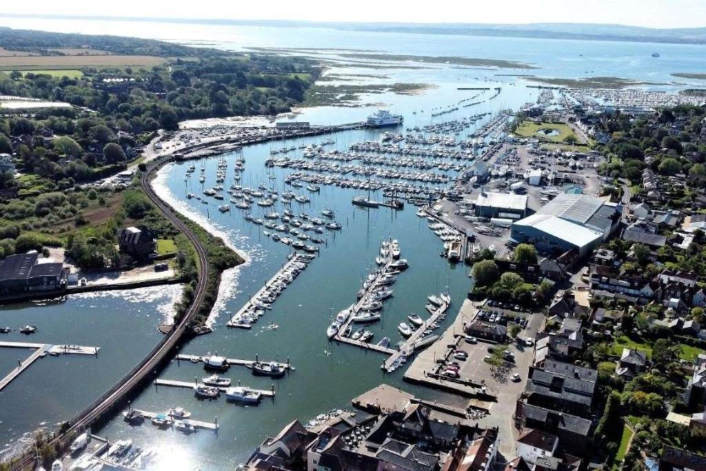 Stunning Luxury Apartment In Central Lymington Kültér fotó