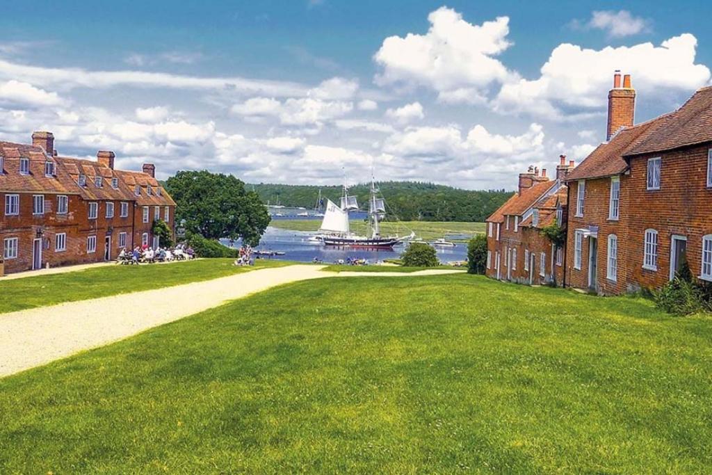 Stunning Luxury Apartment In Central Lymington Kültér fotó